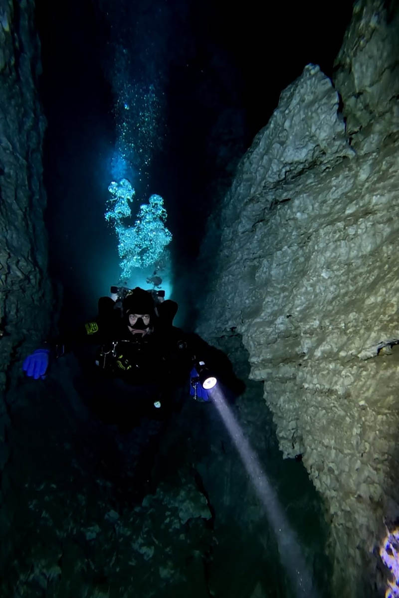 Подводные пещеры красивы и опасны. Источник: личный архив Александра Самосадко