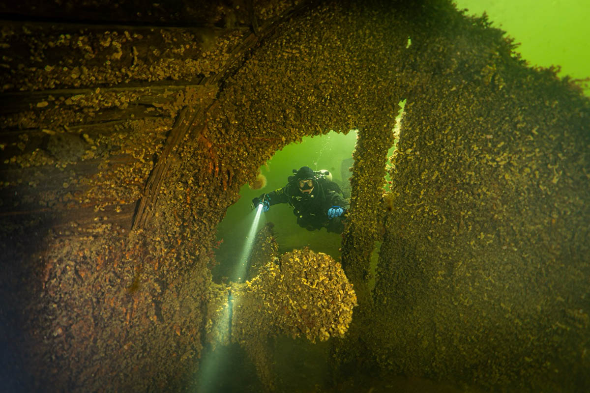 На дне много интересного: корабли, техника. Источник: личный архив Александра Самосадко