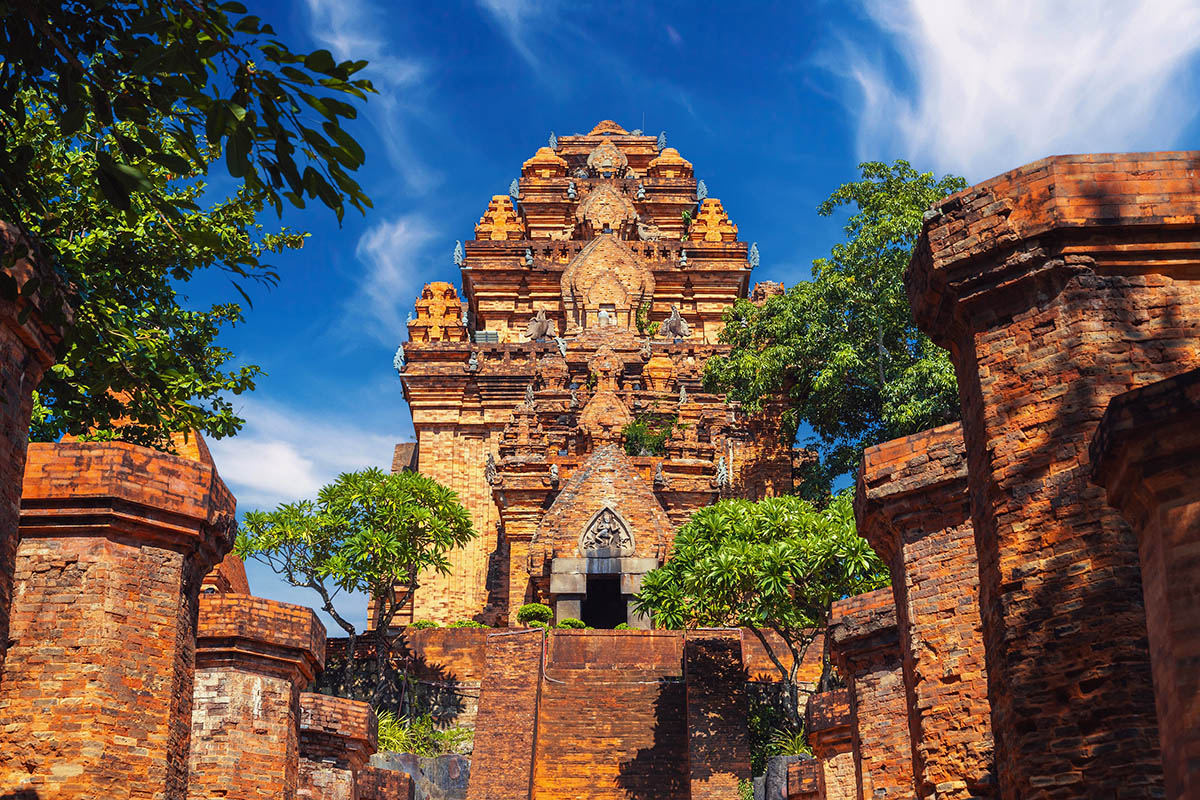 Башни По Нагар Чам в Нячанге. Источник: alexkoral / Shutterstock / FOTODOM