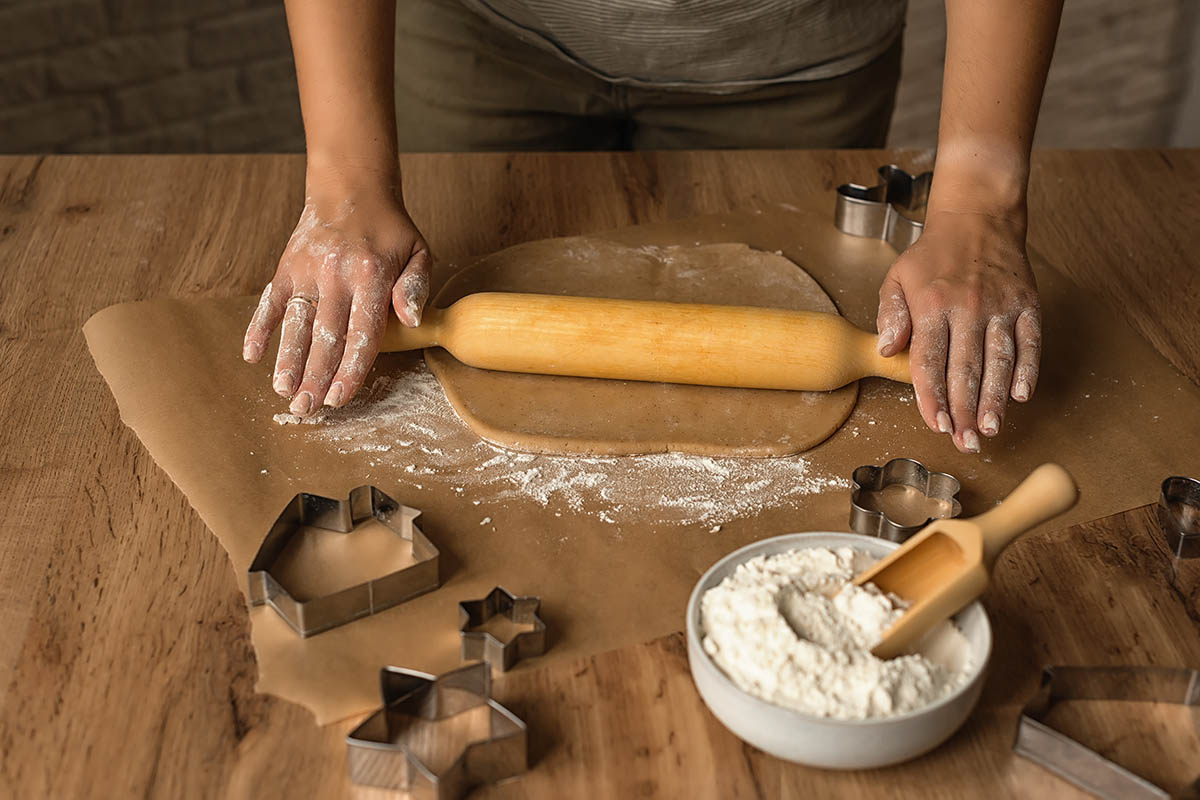 Полежавшее в холодильнике тесто пластичное и легко раскатывается. Источник: Burnosova Sveta / Shutterstock / FOTODOM