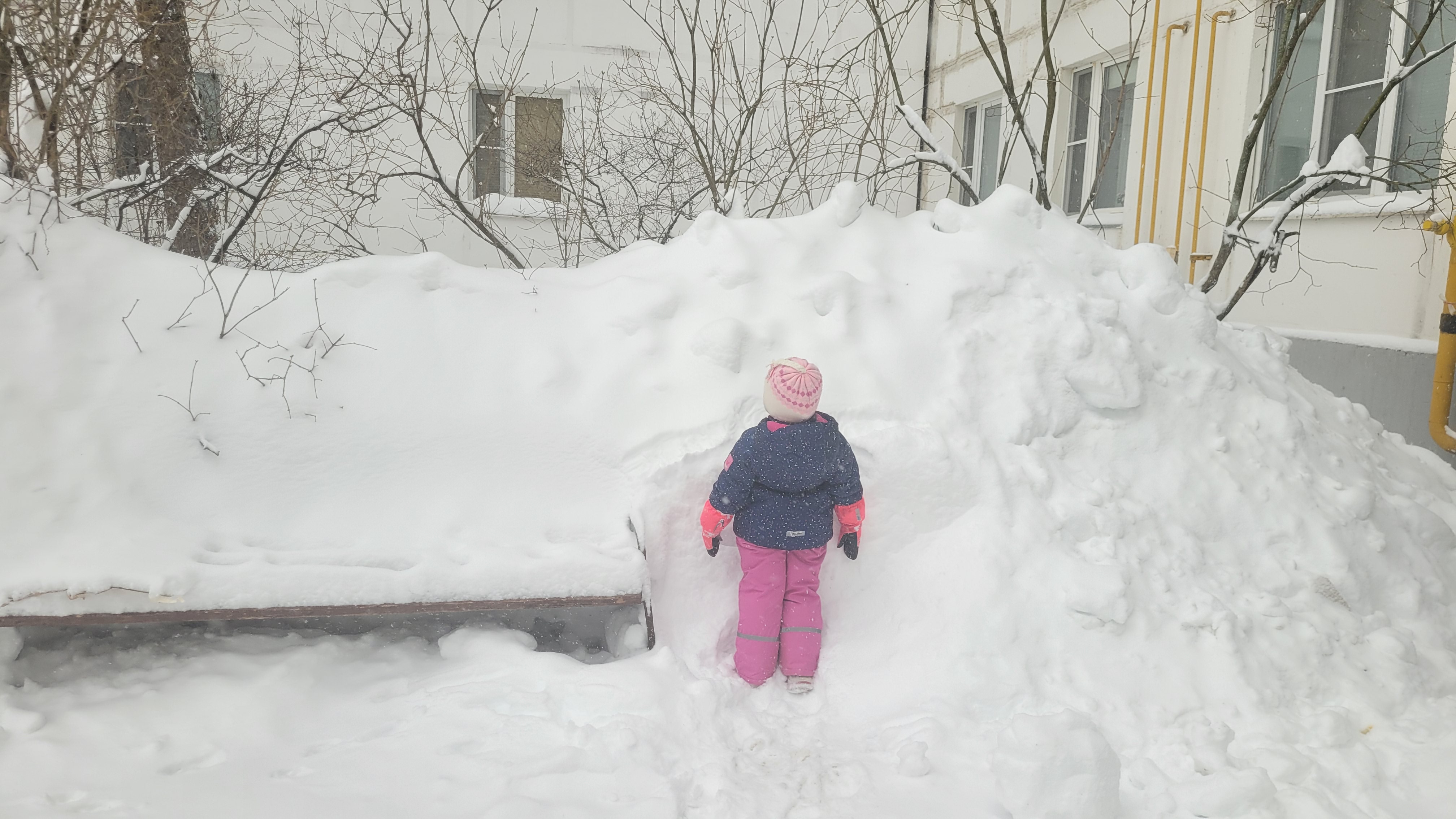 Обстановка в одном из московских дворов. Источник: архив редакции «ХалваМедиа»