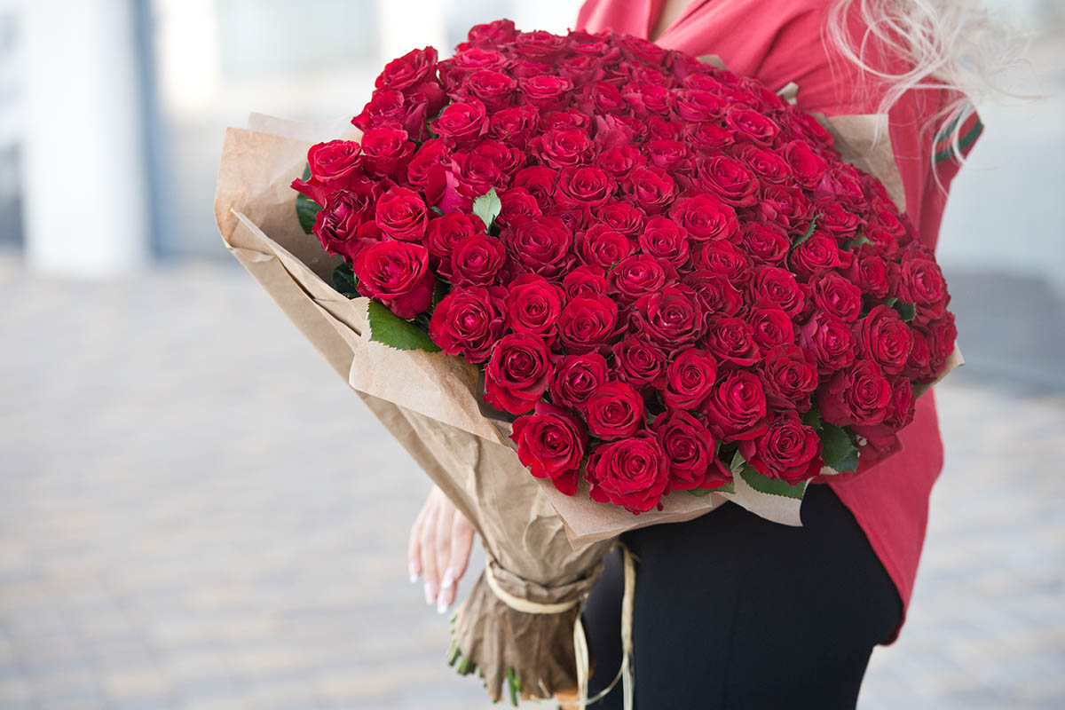 Розы в большом количестве гармоничнее выглядят в монохроме. Источник: freya-photographer / Shutterstock / FOTODOM