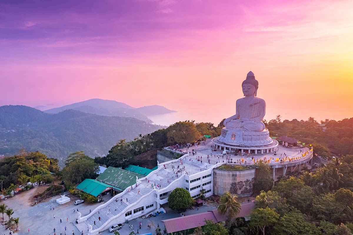 Большой Будда. Источник: Parilov / Shutterstock / FOTODOM