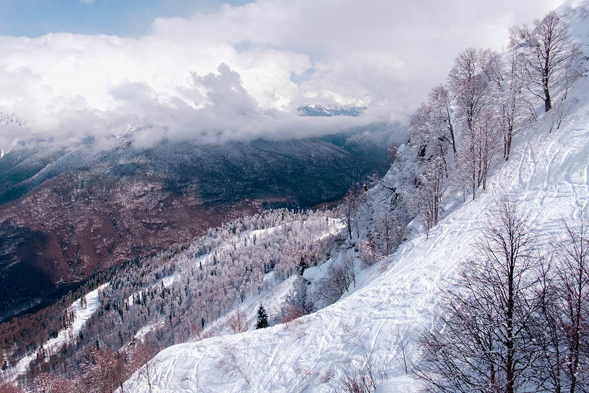 Кавказский хребет — вид с Красной поляны. Источник: Oksana Klimenkova / Shutterstock / FOTODOM