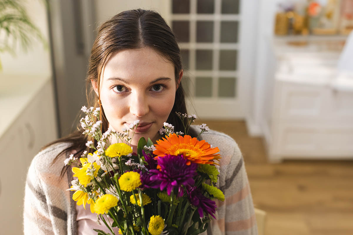 Бунтарке — яркие герберы и необычные сухоцветы. Источник: wavebreakmedia / Shutterstock / FOTODOM