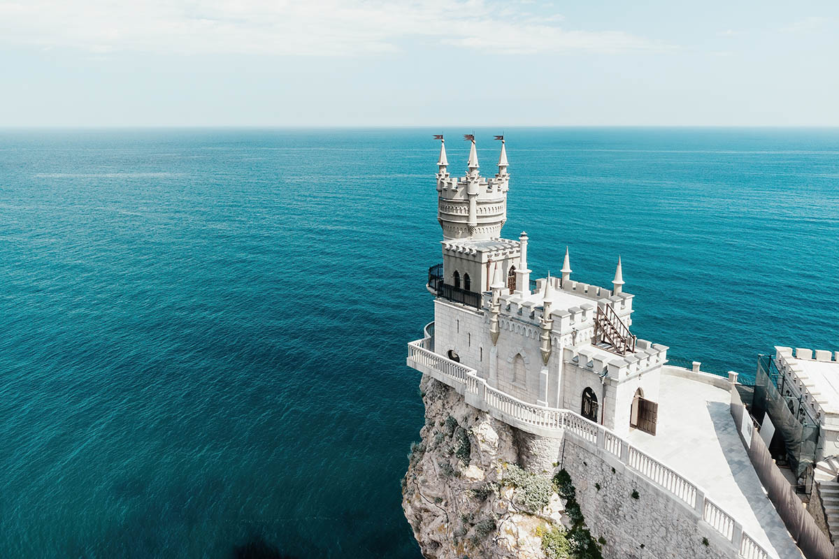 Ласточкино гнездо. Источник: panophotograph / Shutterstock / FOTODOM