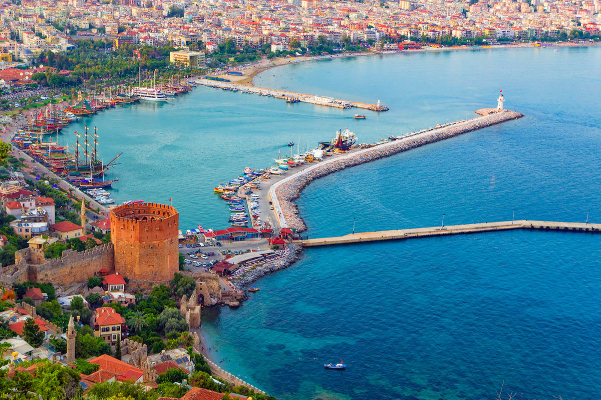 Алания — вид на побережье. Источник: VladimirE / Shutterstock / FOTODOM