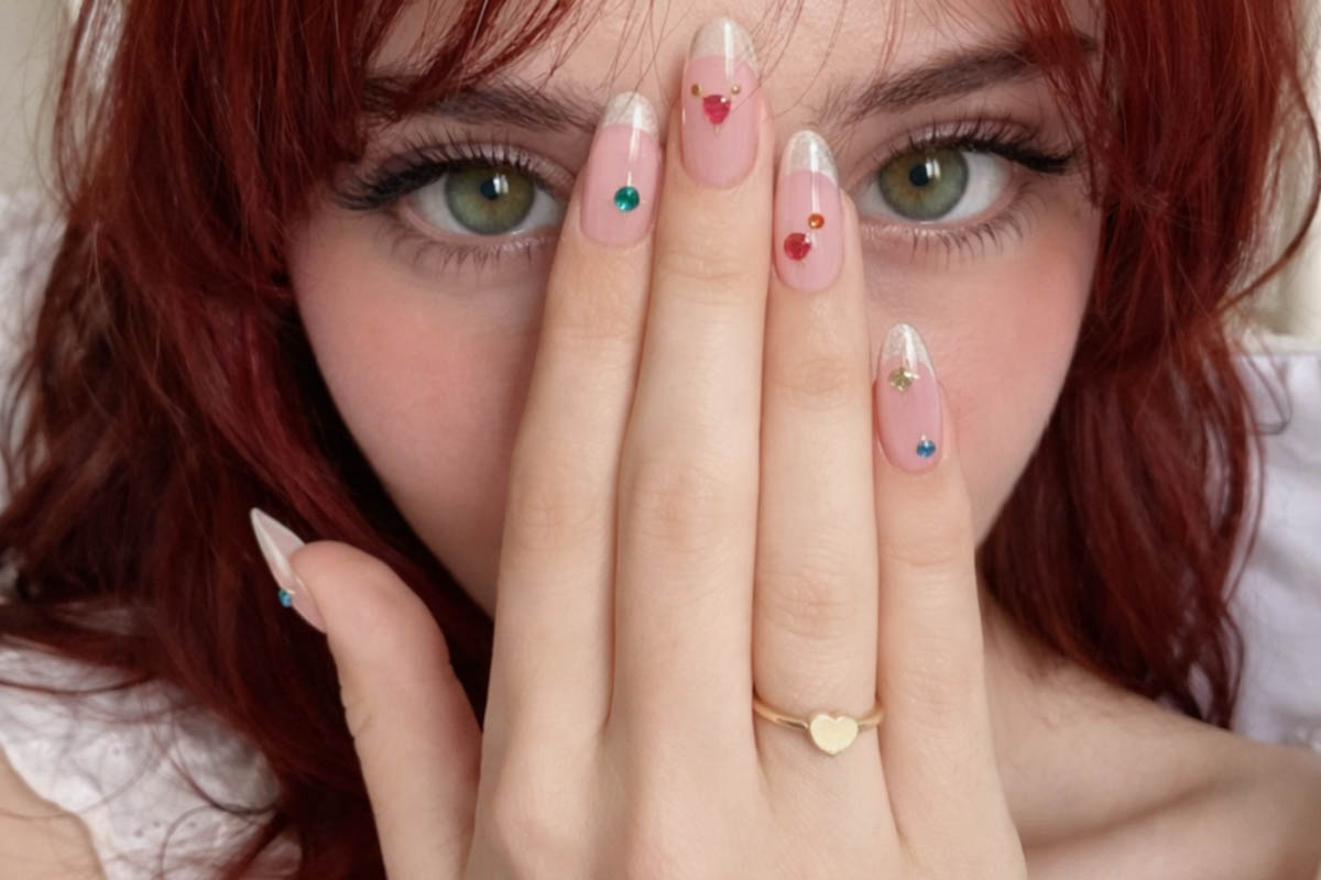 Френч со стразами. Источник: нейросеть