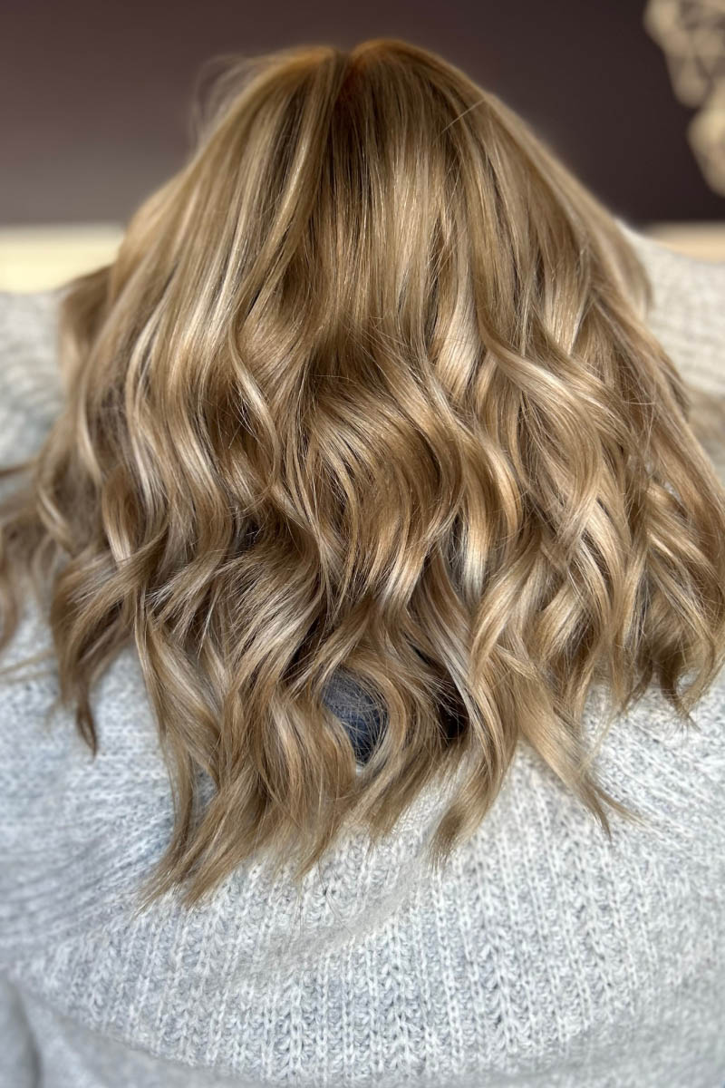 Русый — это не скучно. Листайте идеи. Источник: CoffeeQueen098 / Shutterstock / FOTODOM