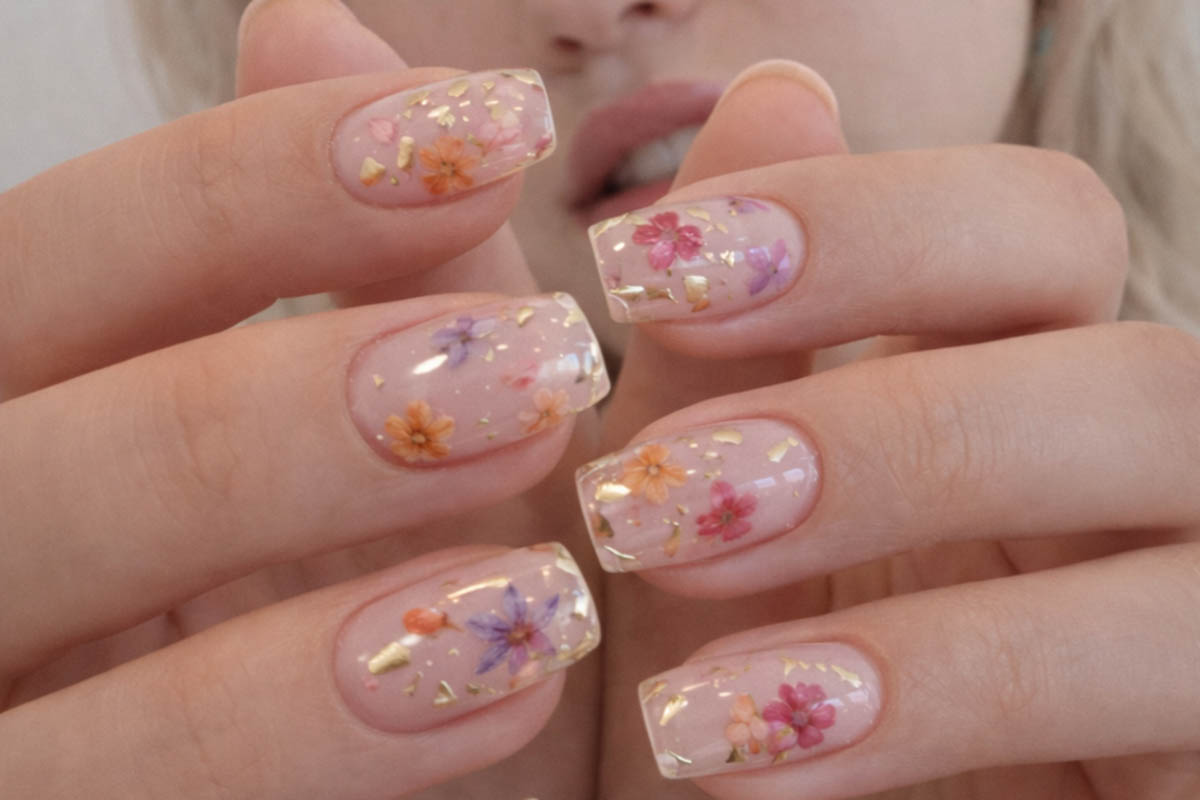 Цветочный маникюр. Источник: нейросеть