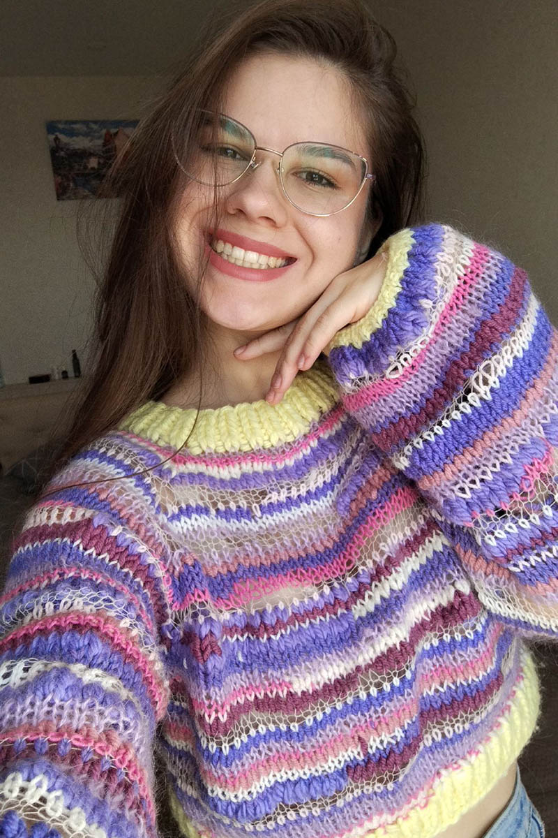 Правильно связанный свитер не отличить от магазинного, только сидит лучше. Источник: личный архив Карины Перовой