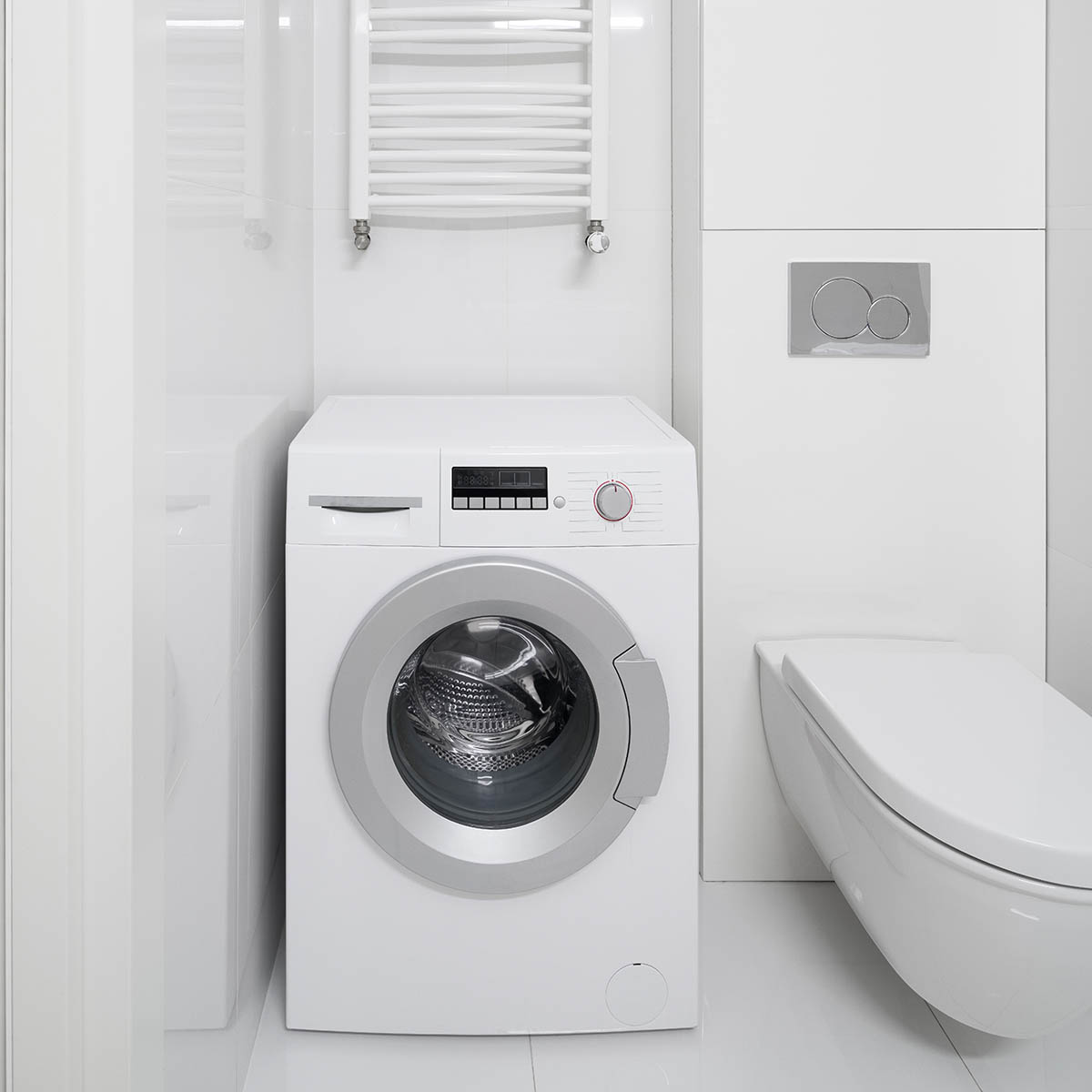 Рядом с унитазом ставят узкие машинки. Источник: Dariusz Jarzabek / Shutterstock / FOTODOM