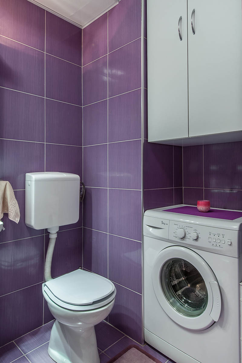 В нишу можно также повесить шкафчик. Источник: Marko Poplasen / Shutterstock / FOTODOM