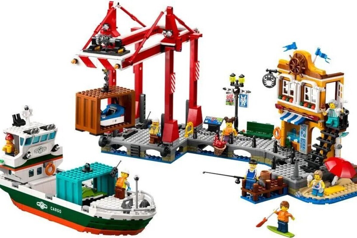 Конструкторы LEGO позволяют построить целый город. Источник: ozon.ru