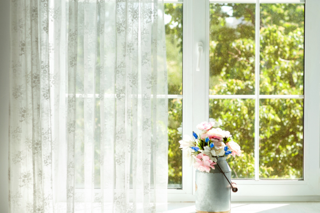 Чистые свежие занавески – настоящее украшение дома