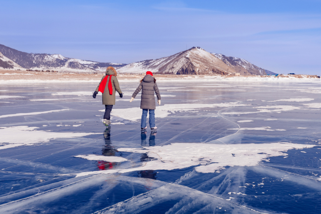 Лед естественных водоемов может быть идеальным местом для катания