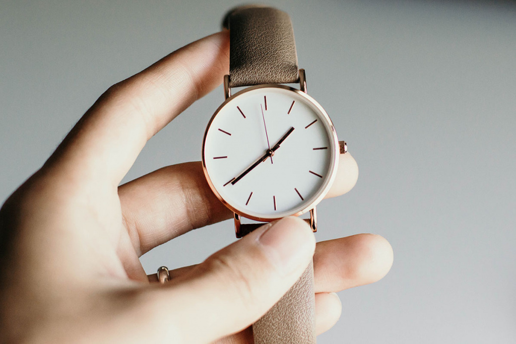 Наручные часы: на какой руке правильно носить этот аксессуар?