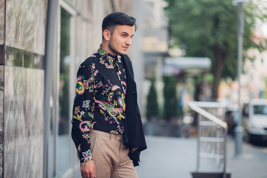 Мужская одежда с цветочным принтом