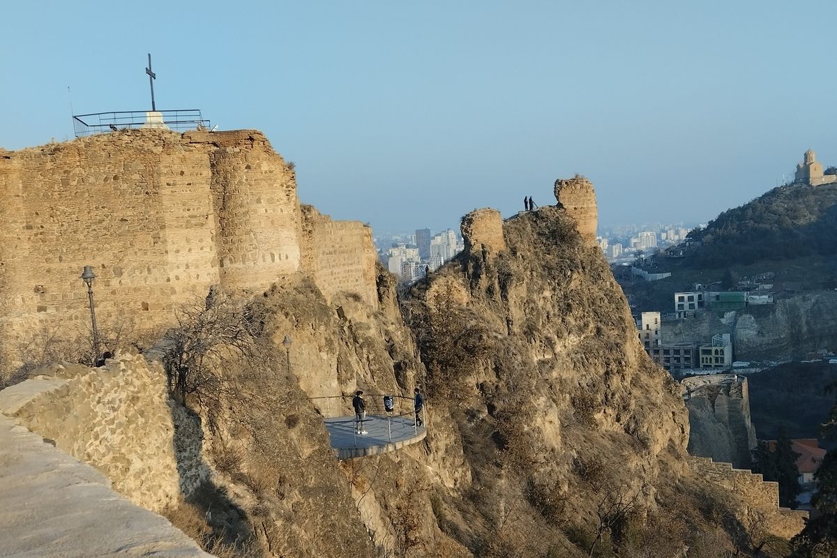 крепость экскурсия Нарикала