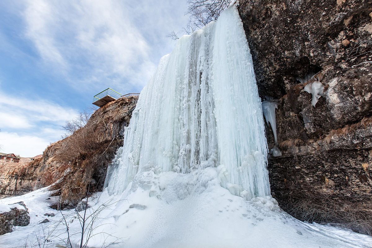 замерзший водопад