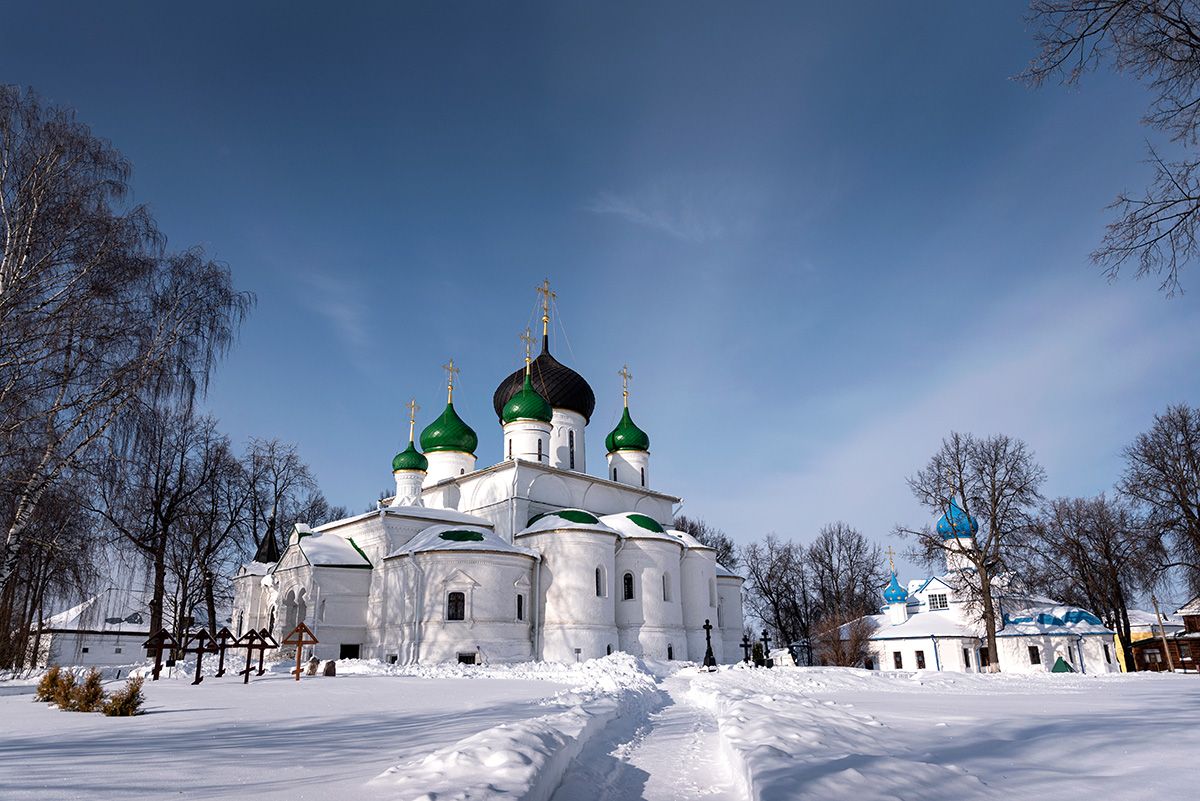 монастырь зима