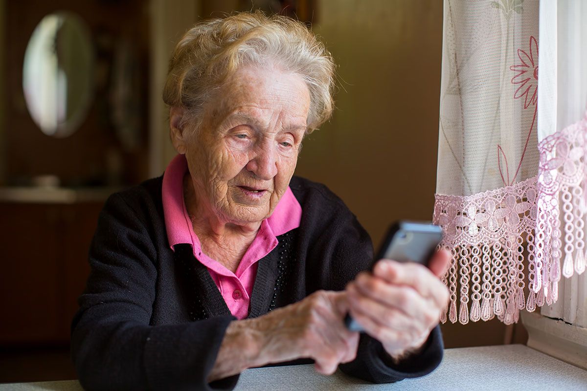 смартфон для пожилых людей, смартфон для бабушки