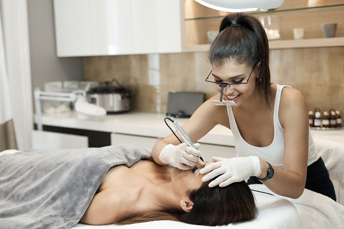 Макияж бровей перманентный