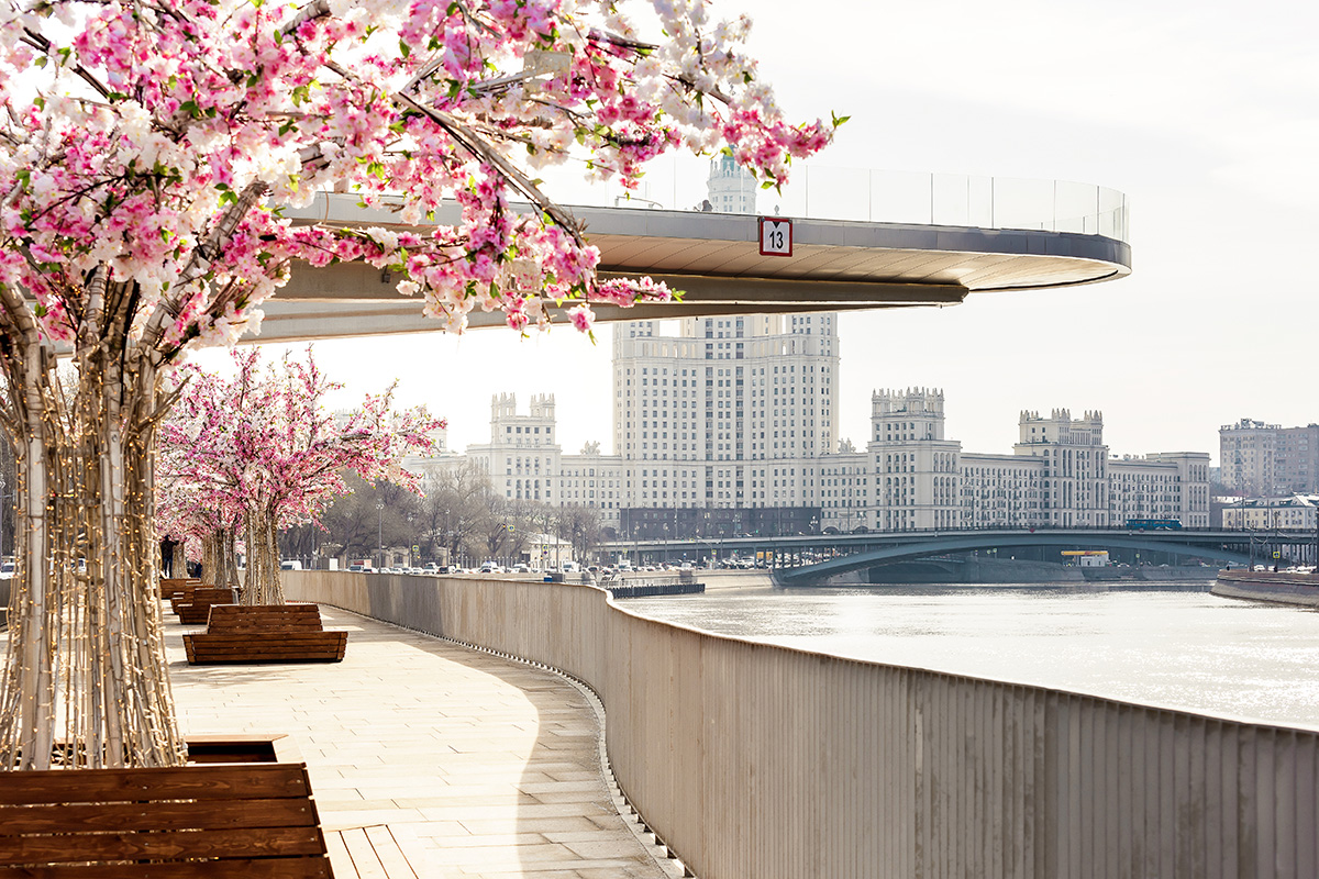 Зарядье весной в Москве