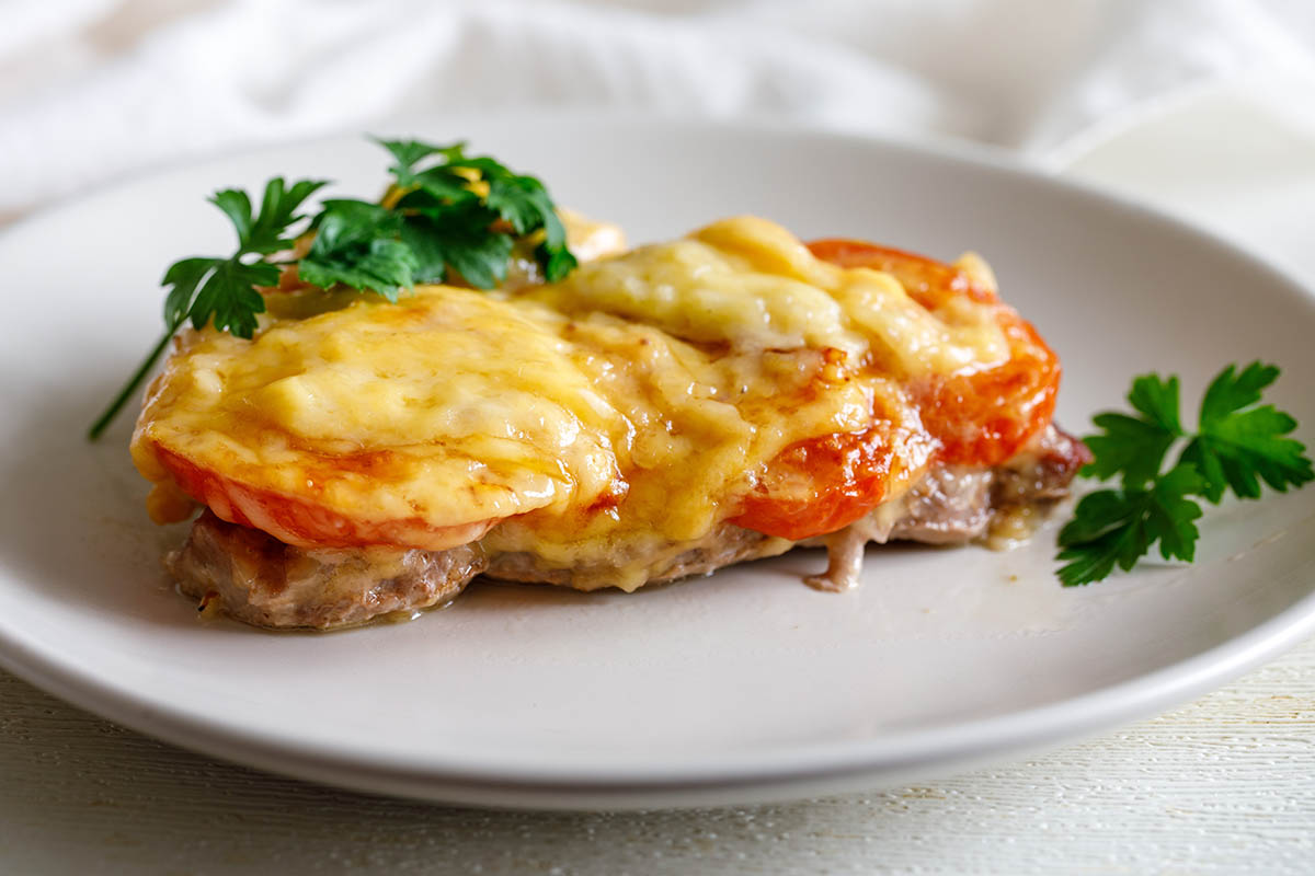 свинина с помидорами